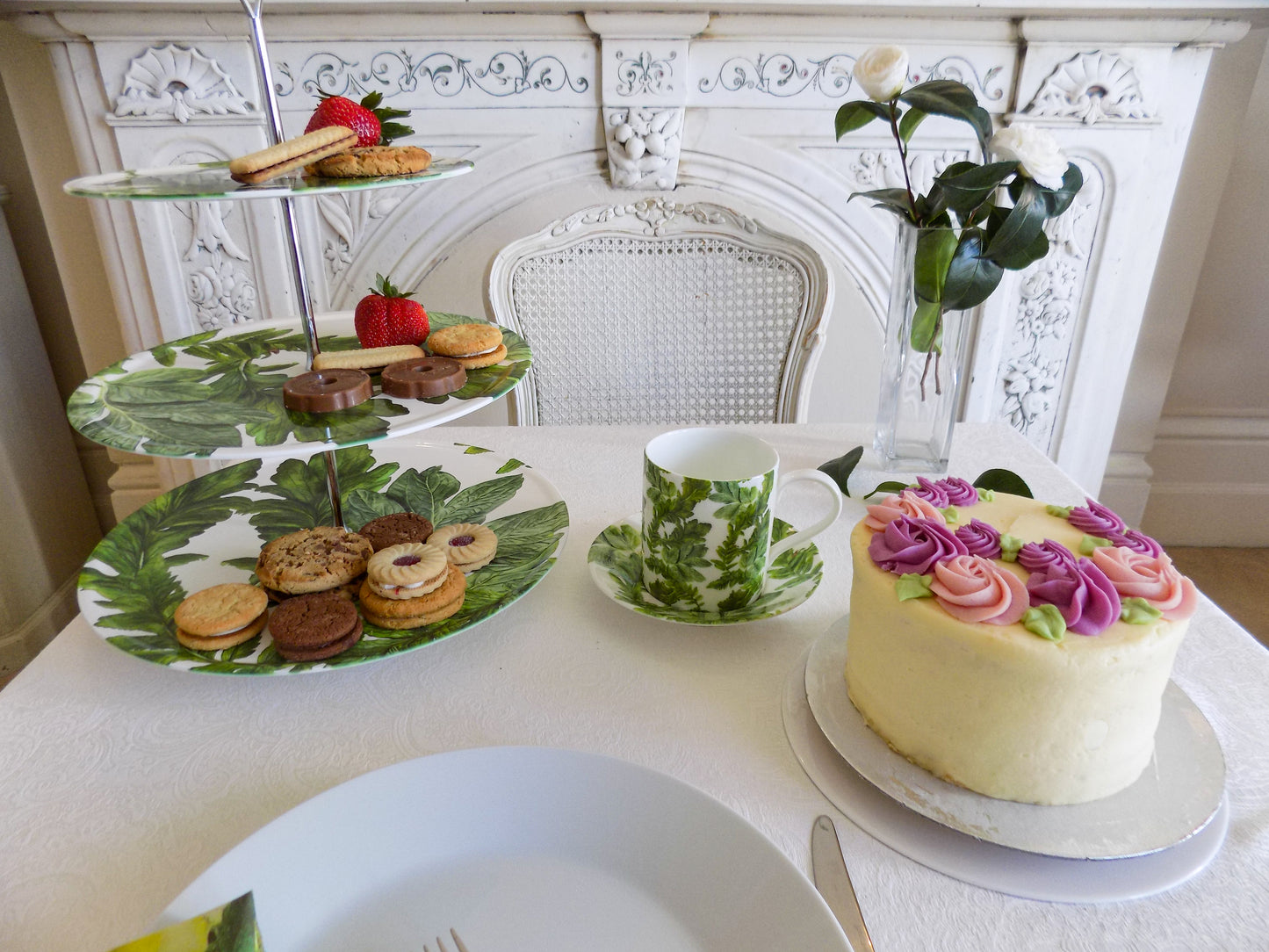 Cake Stand - Leaf Elegance