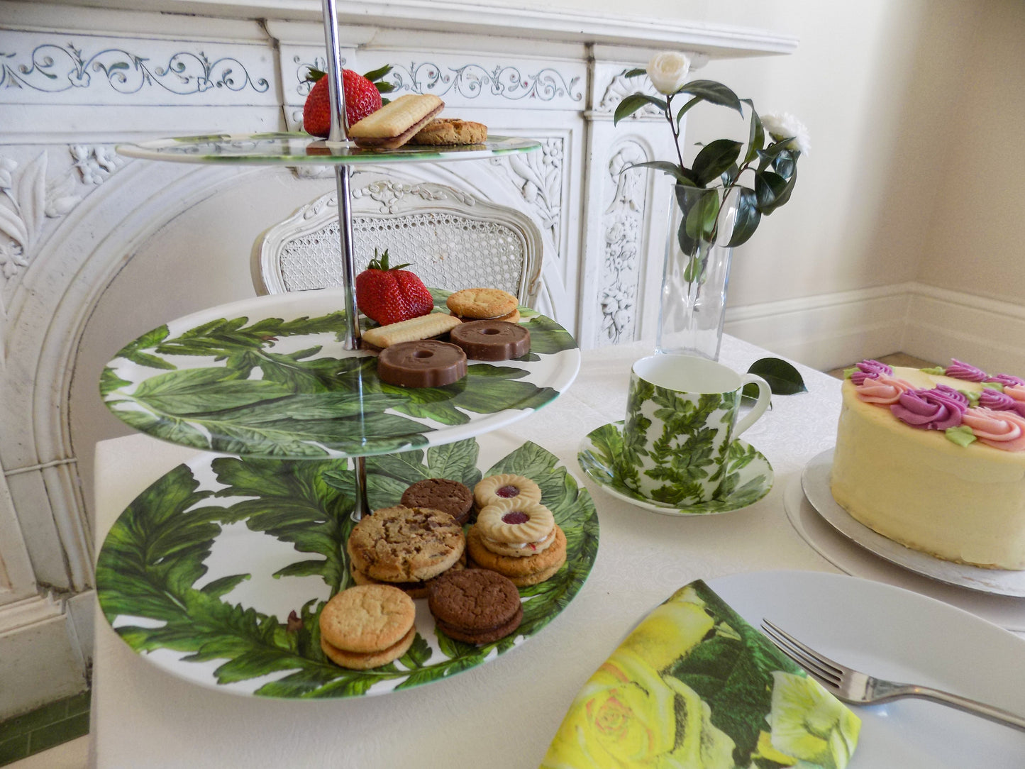 Cake Stand - Leaf Elegance