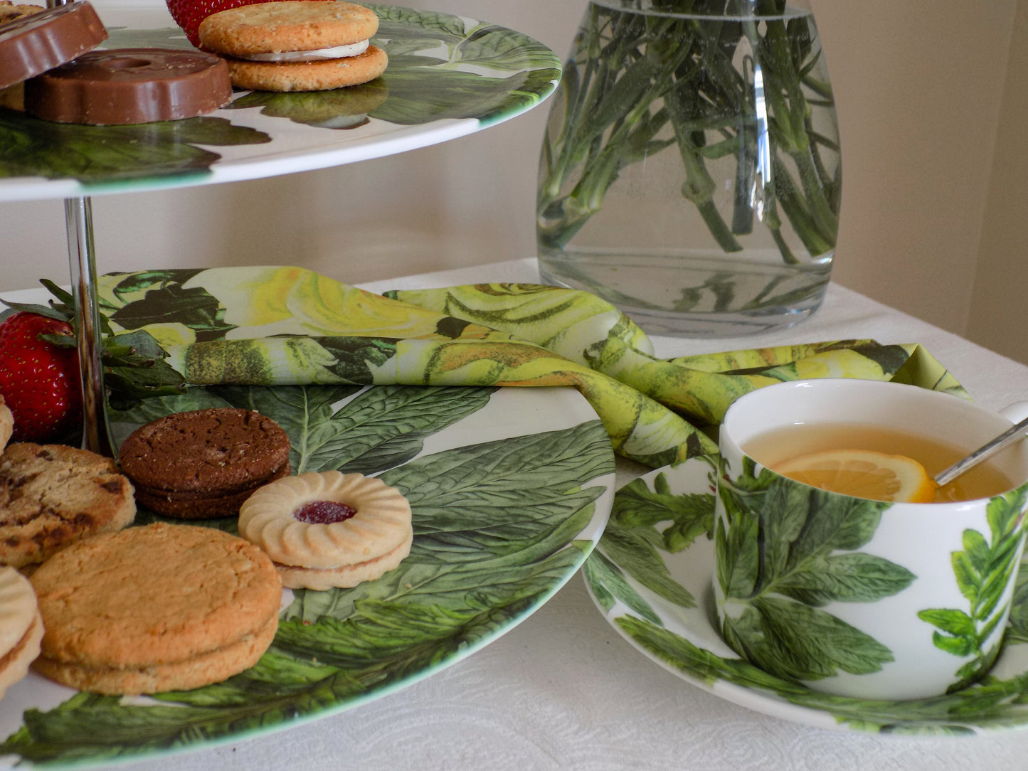 Cake Stand - Leaf Elegance